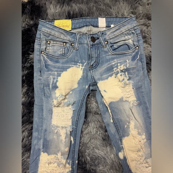 Machine Distressed Jeans - Picture 3 of 4